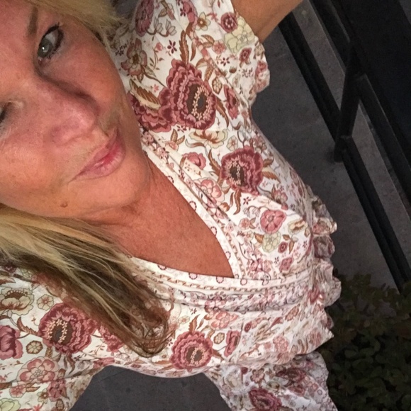 Meet your Posher, Jade - Picture 1 of 3